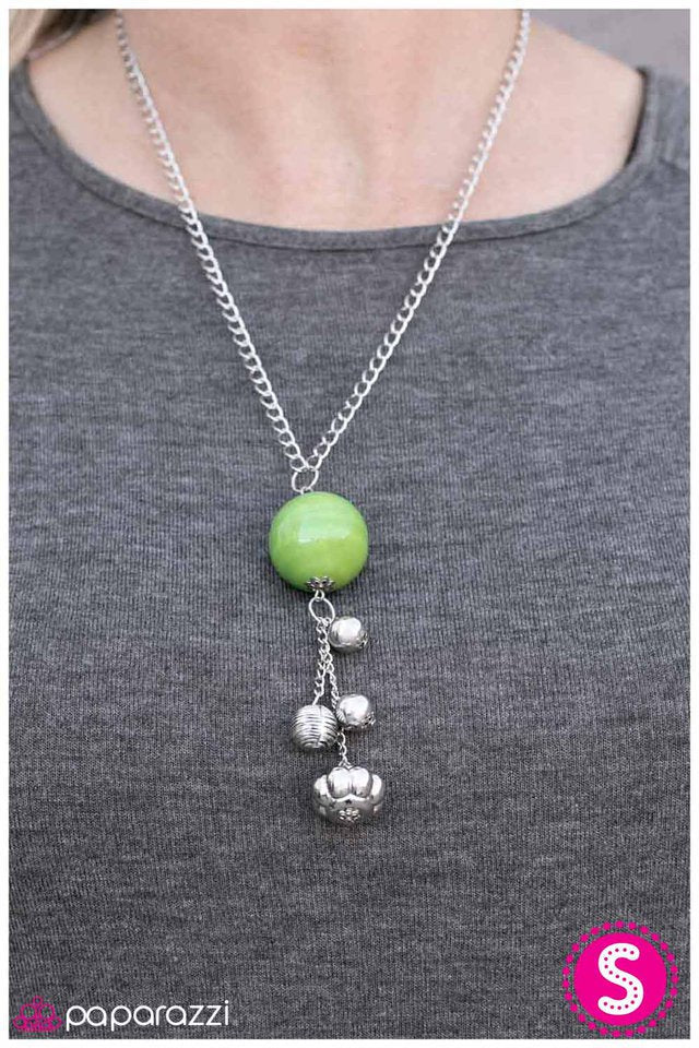 Paparazzi Necklace ~ Globetrotter - Green