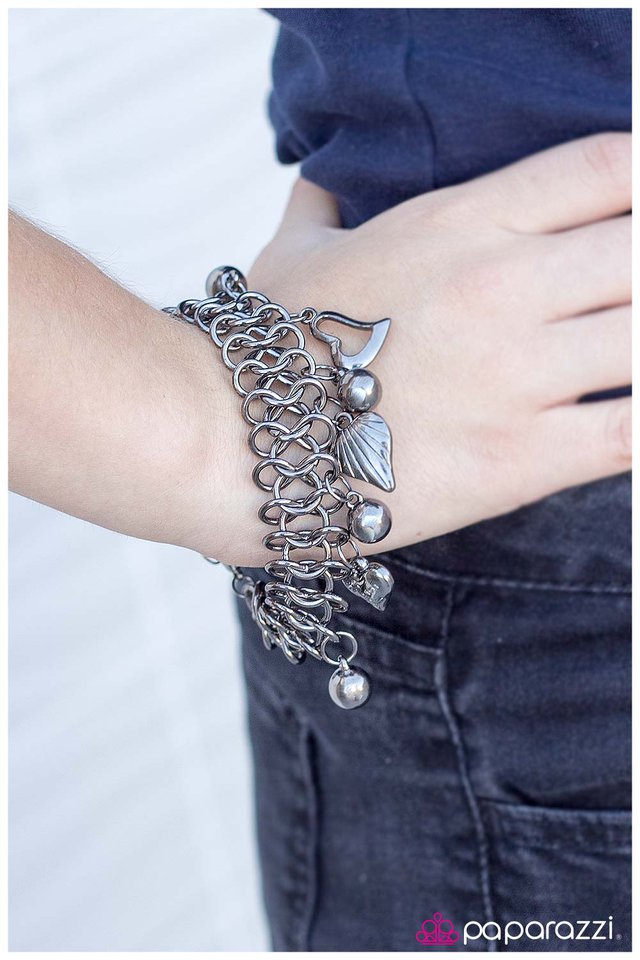 Paparazzi Bracelet ~ Heart to Heart - Black