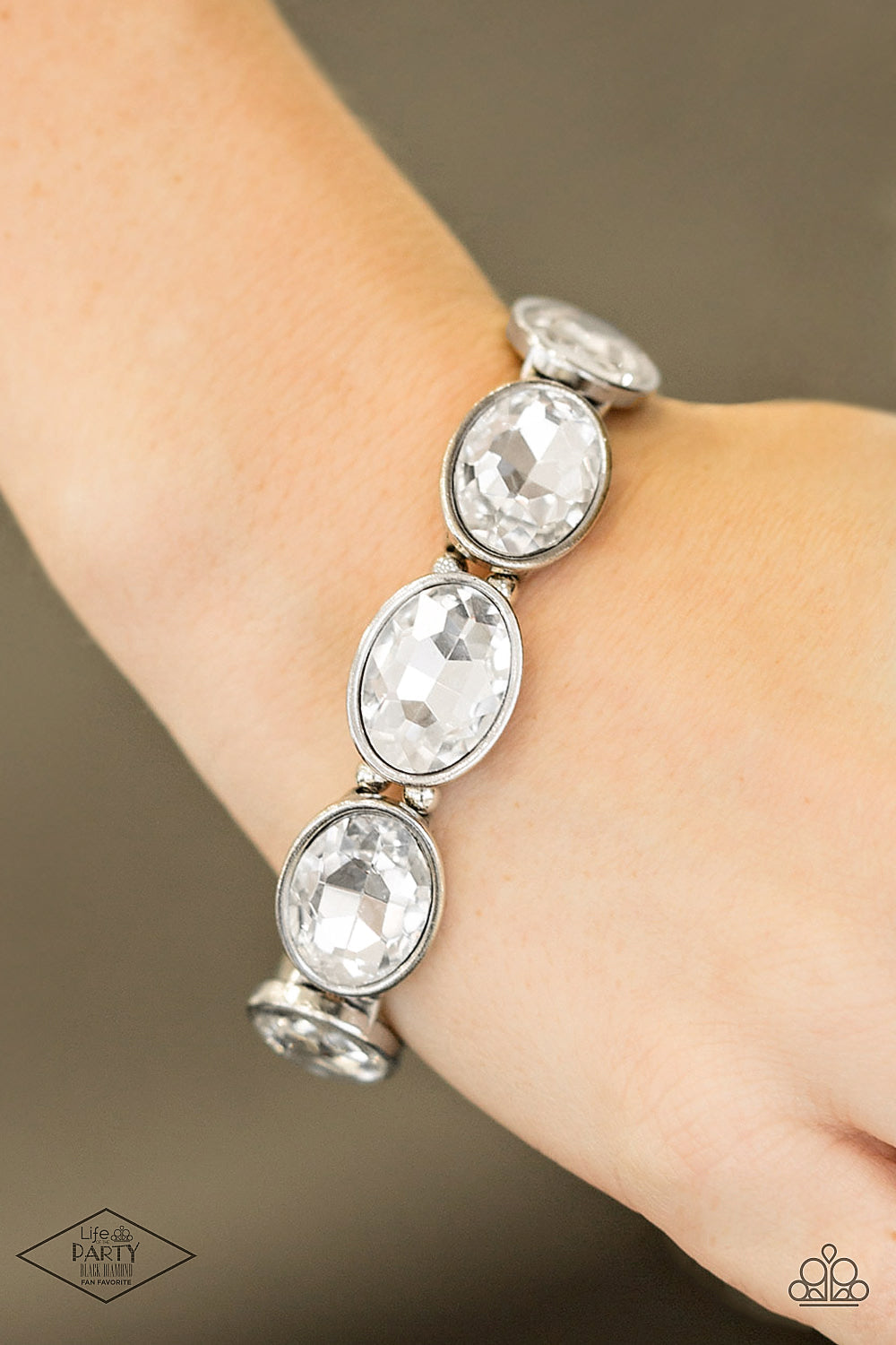 Paparazzi Bracelet ~ DIVA In Disguise - White