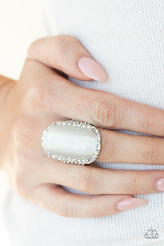 Paparazzi Ring ~ Thank Your LUXE-y Stars - White