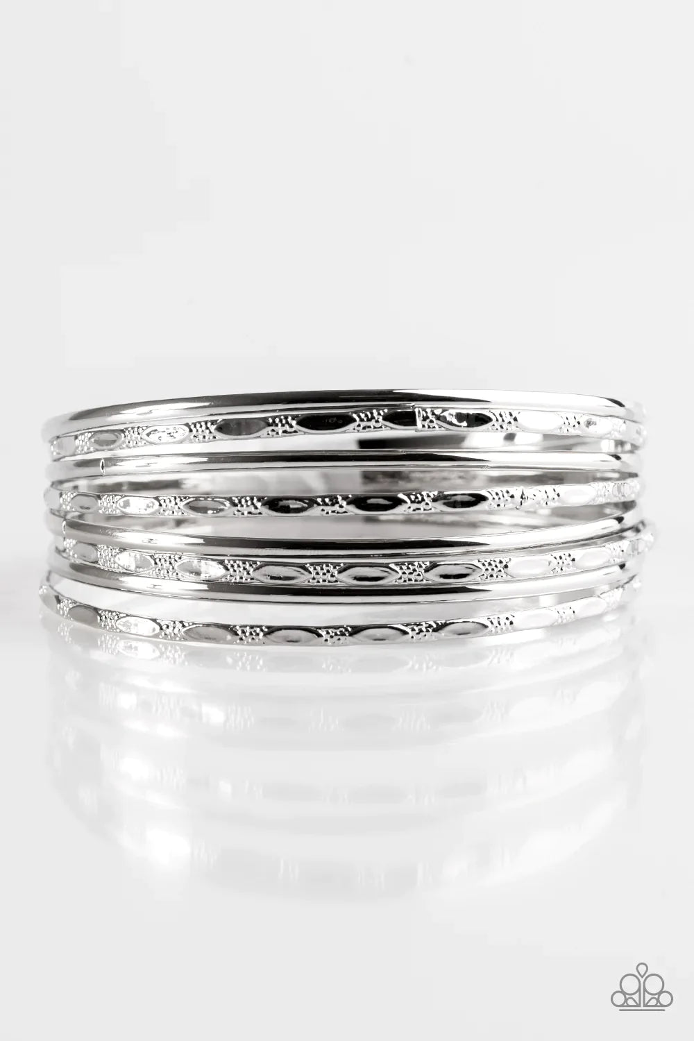 Paparazzi Bracelet ~ Magnificent Gleam - Silver