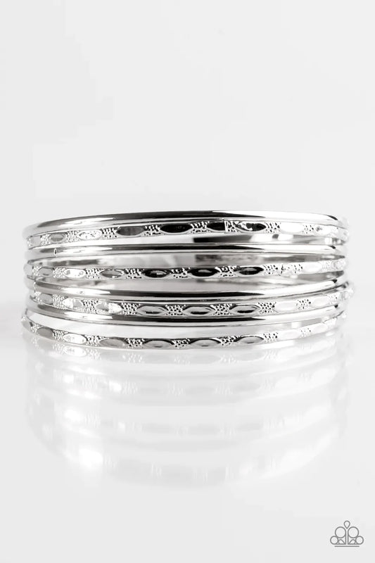Paparazzi Bracelet ~ Magnificent Gleam - Silver