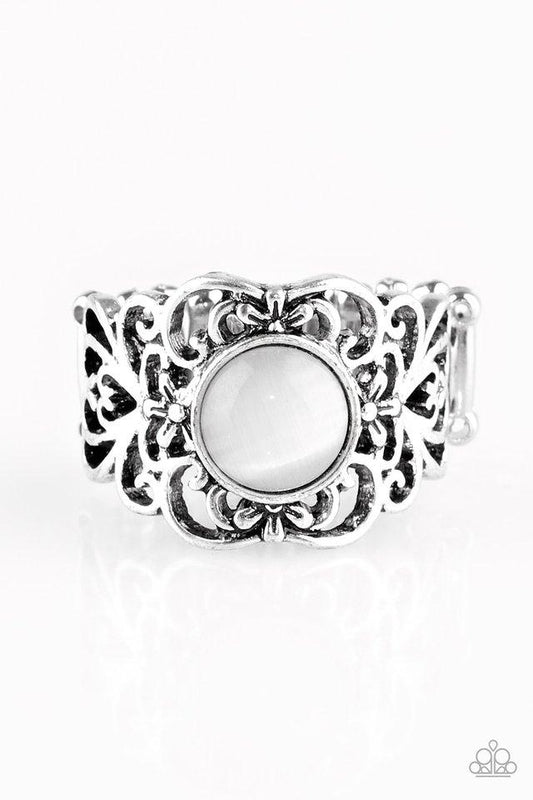 Paparazzi Ring ~ Vienna View - White