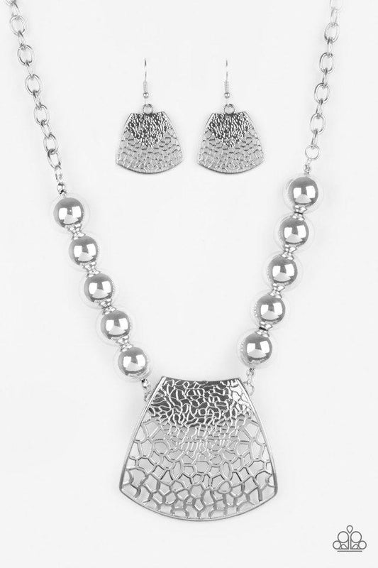 Paparazzi Necklace ~ Large and In Charge - Silver