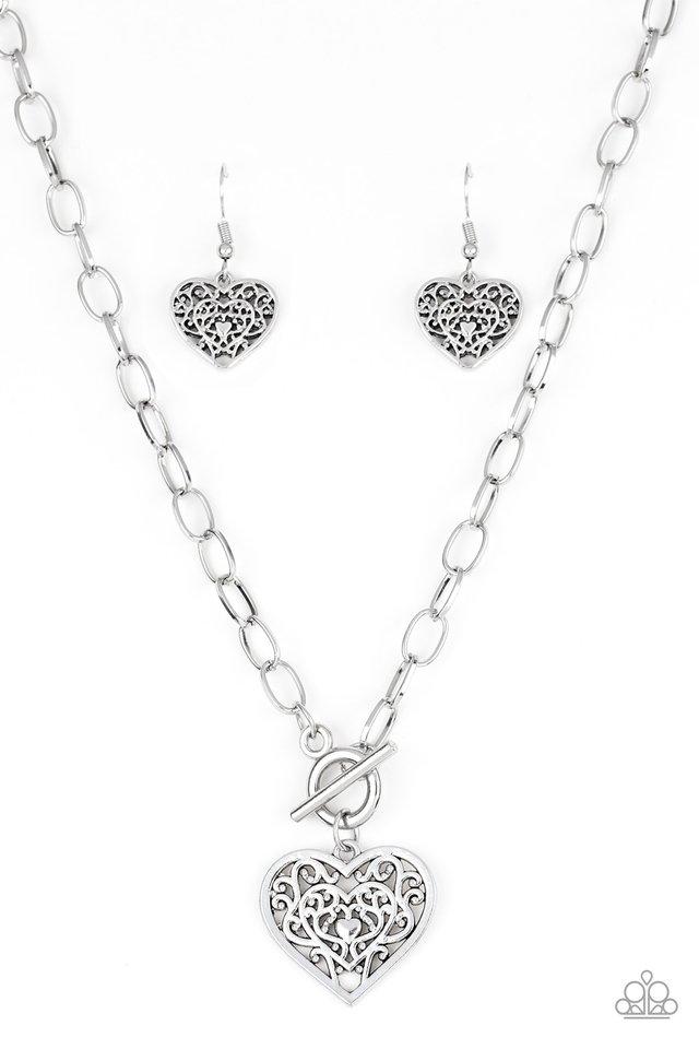 Paparazzi Necklace ~ Victorian Romance