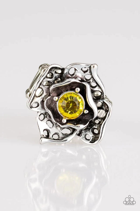 Paparazzi Ring ~ Glowing Gardens - Yellow