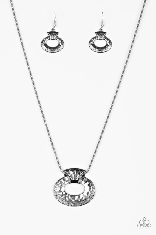 Paparazzi Necklace ~ Retro Rebel - Silver