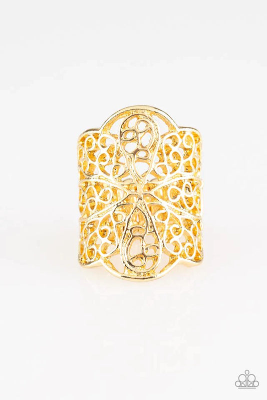 Paparazzi Ring ~ The Way You Make Me FRILL - Gold