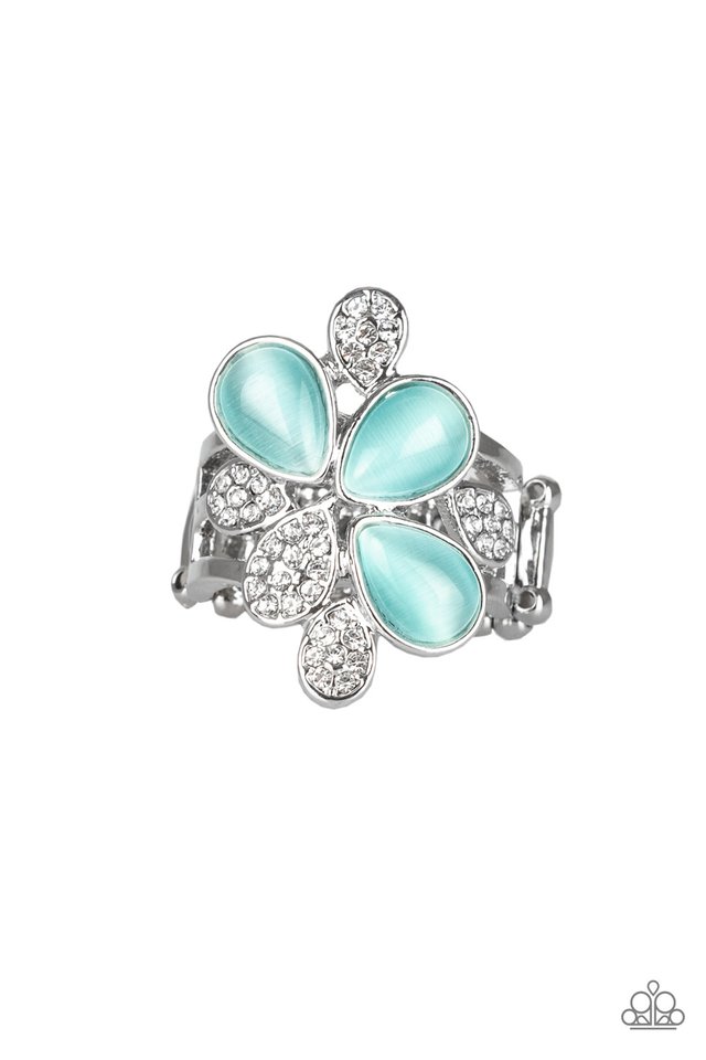 Diamond Daises - Blue - Paparazzi Ring Image