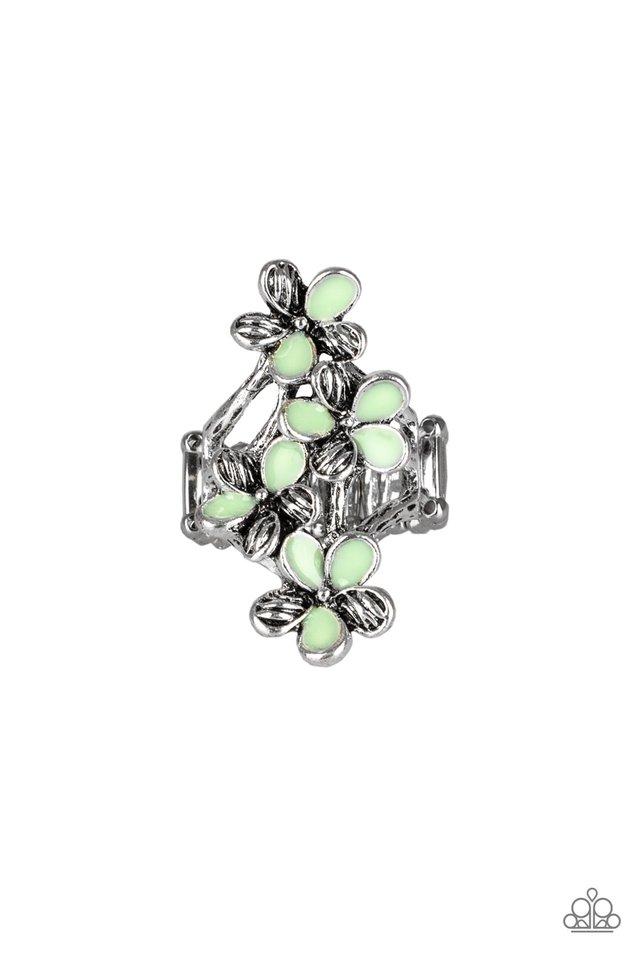 Paparazzi Ring ~ Climbing Gardens - Green