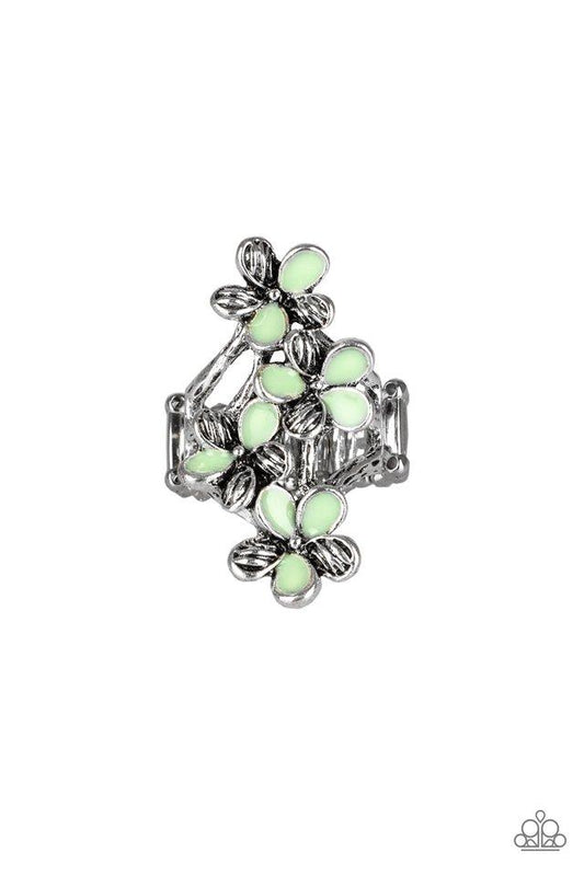 Paparazzi Ring ~ Climbing Gardens - Green