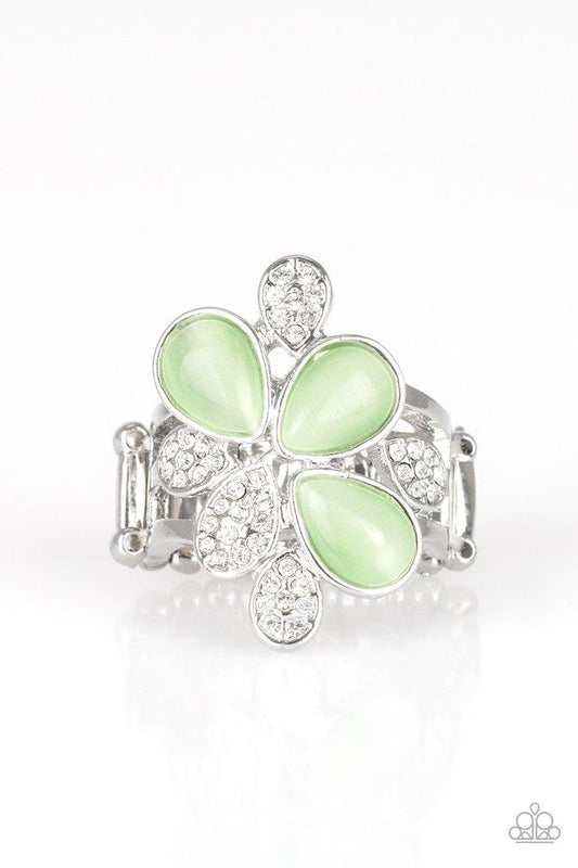 Paparazzi Ring ~ Diamond Daises - Green