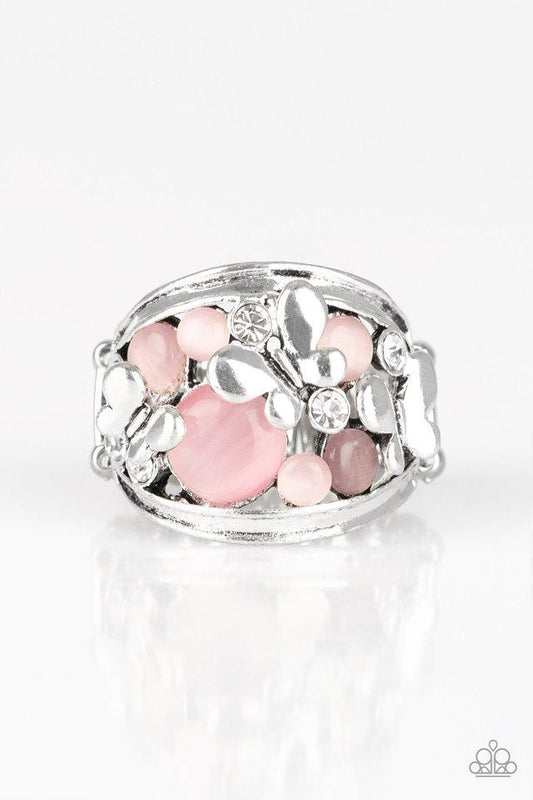 Paparazzi Ring ~ FLUTTER Me Up - Pink