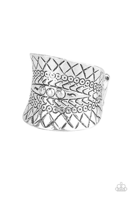 Paparazzi Ring ~ Villa Vibe - Silver