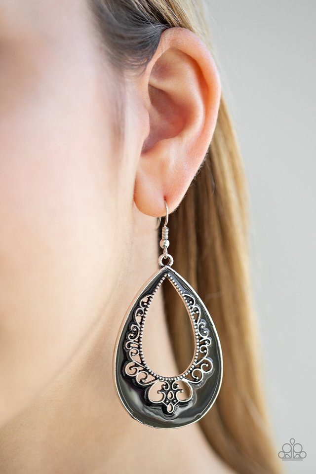 Compliments To The CHIC - Black - Paparazzi Earring Image