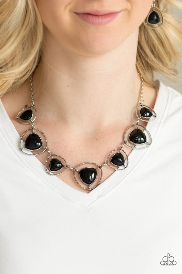 Make A Point - Black - Paparazzi Necklace Image