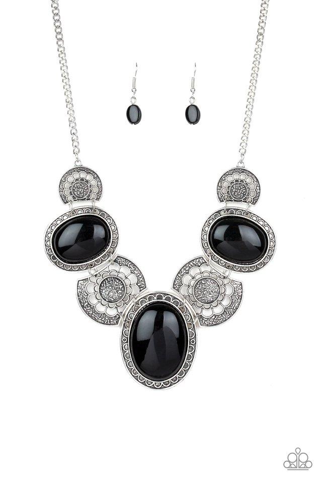 Paparazzi Necklace ~ The Medallion-aire - Black