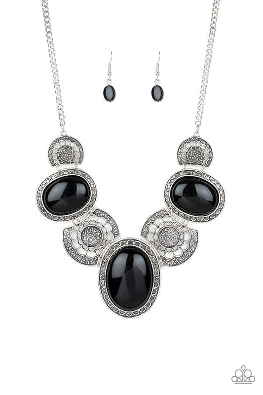 Paparazzi Necklace ~ The Medallion-aire - Black