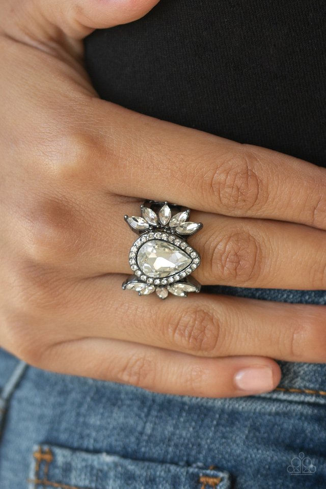 Really Regal - Black - Paparazzi Ring Image