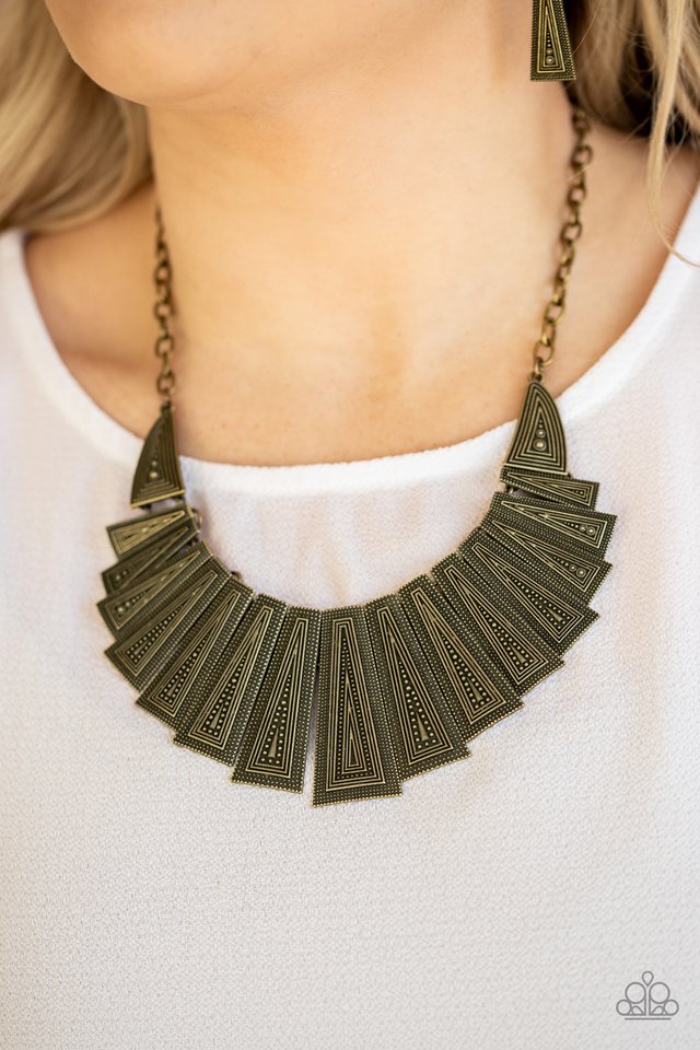 Metro Mane - Brass - Paparazzi Necklace Image