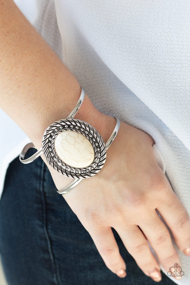 Desert Aura - White - Paparazzi Bracelet Image