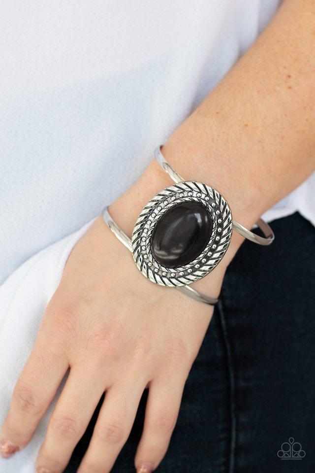 Desert Aura - Black - Paparazzi Bracelet Image