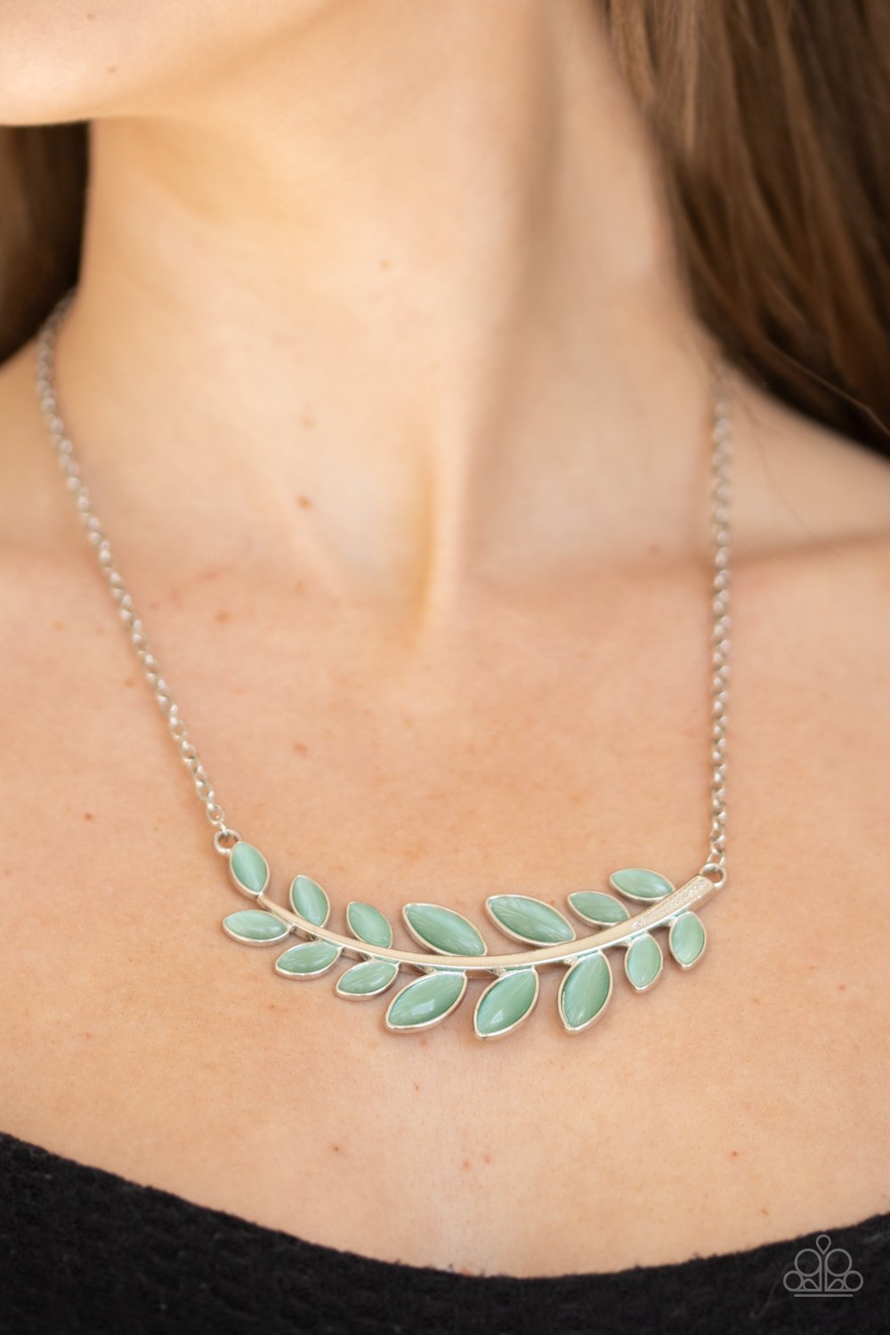 Paparazzi Necklace ~ Frosted Foliage - Green