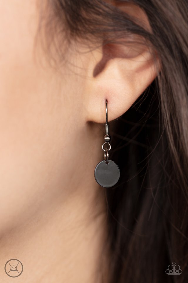 Minimal Magic - Black - Paparazzi Necklace Image