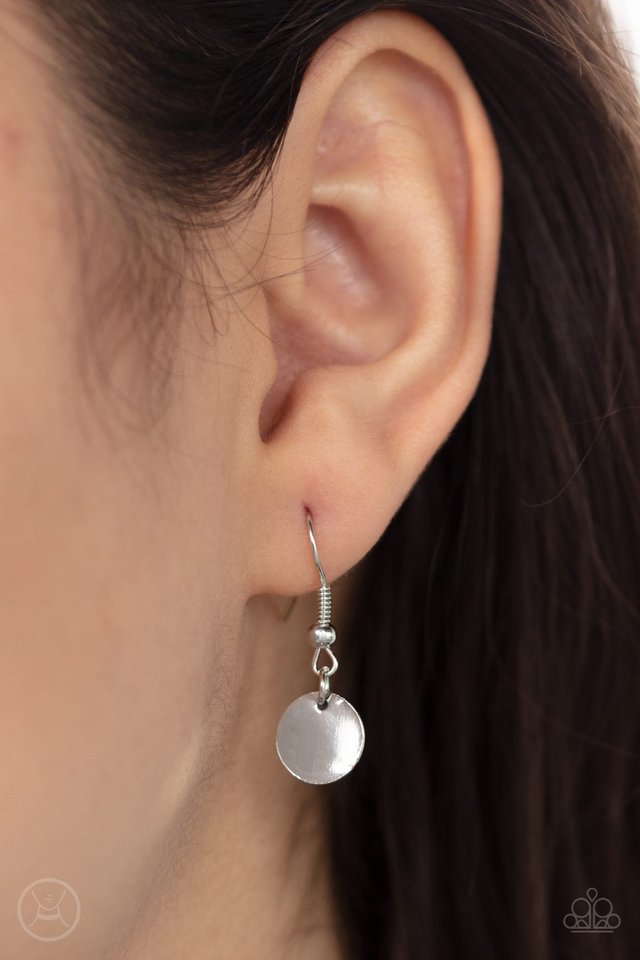 Minimal Magic - Silver - Paparazzi Necklace Image