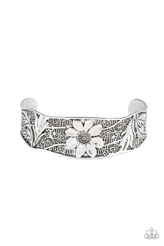 Daisy Paradise - Silver - Paparazzi Bracelet Image
