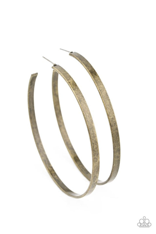 Lean Into The Curves - Brass - Paparazzi Earring Image