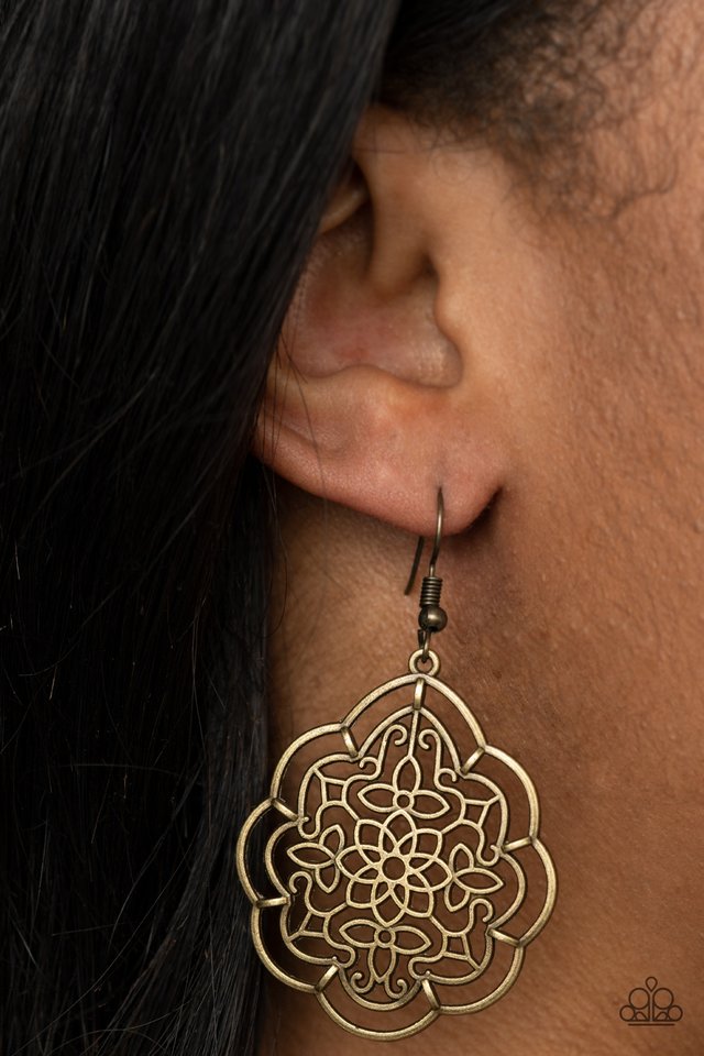 Tour de Taj Mahal - Brass - Paparazzi Earring Image
