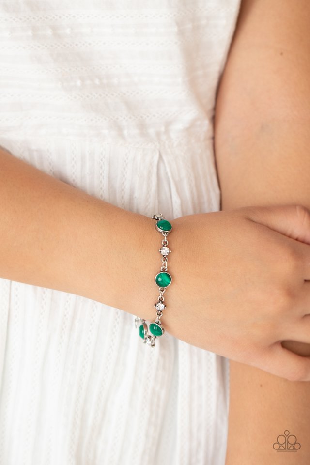 ​Use Your ILLUMINATION - Green - Paparazzi Bracelet Image