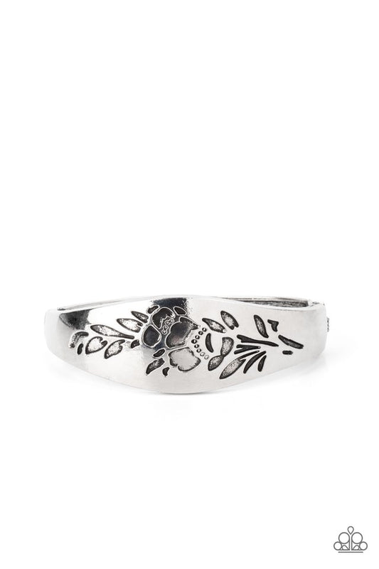 ​Fond of Florals - Silver - Paparazzi Bracelet Image