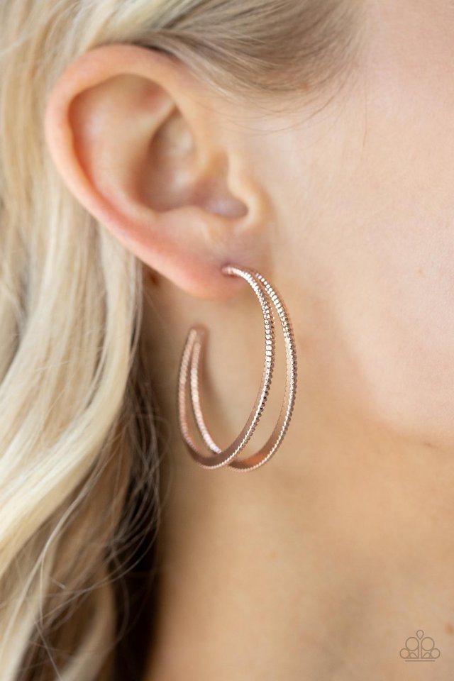 ​Rustic Curves - Rose Gold - Paparazzi Earring Image