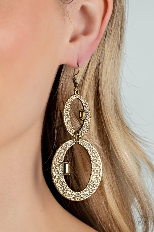 ​OVAL and OVAL Again - Brass - Paparazzi Earring Image