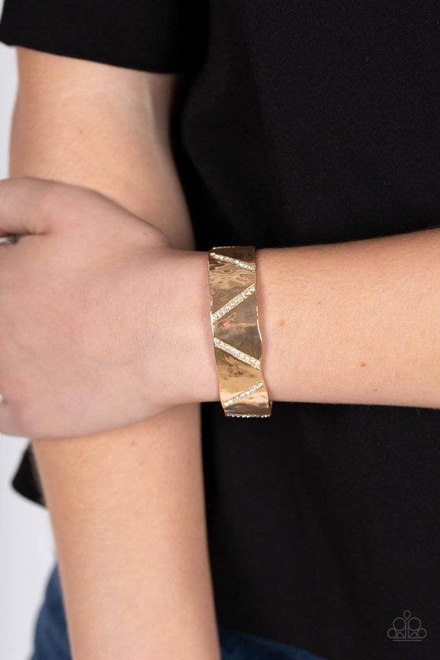 Couture Crusher - Gold - Paparazzi Bracelet Image