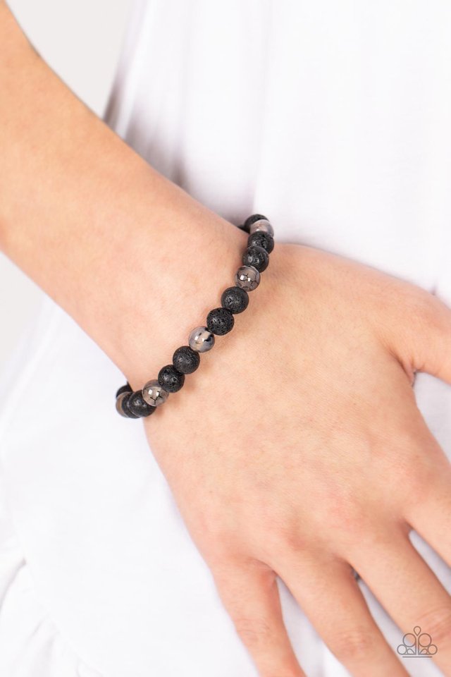 Molten Mogul - Black - Paparazzi Bracelet Image