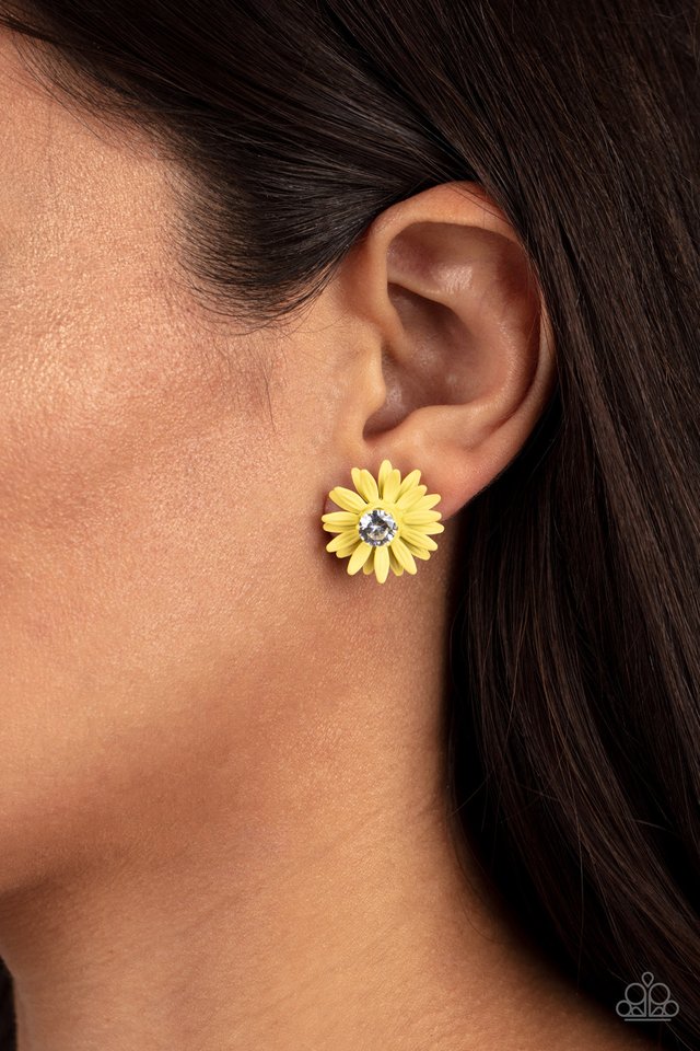 Sunshiny DAIS-y - Yellow - Paparazzi Earring Image