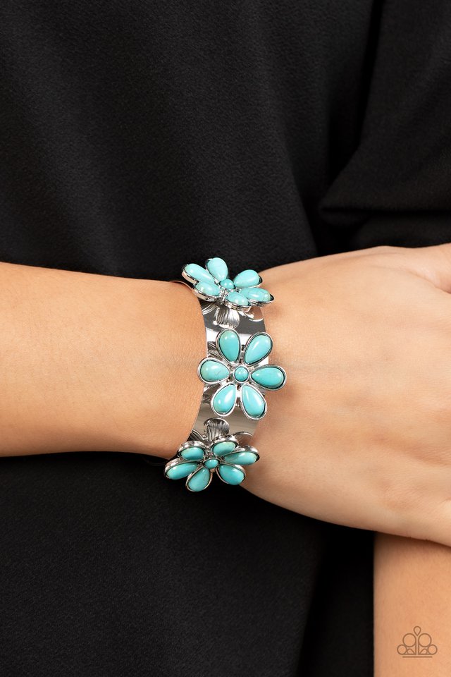 Desert Flower Patch - Blue - Paparazzi Bracelet Image