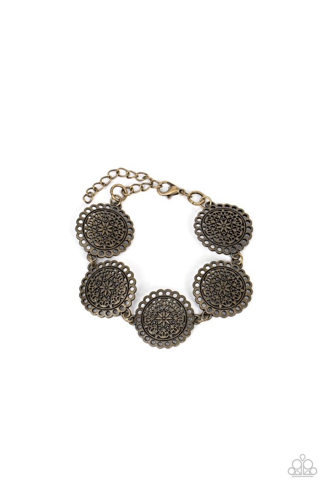 ​Garden Gate Glamour - Brass - Paparazzi Bracelet Image