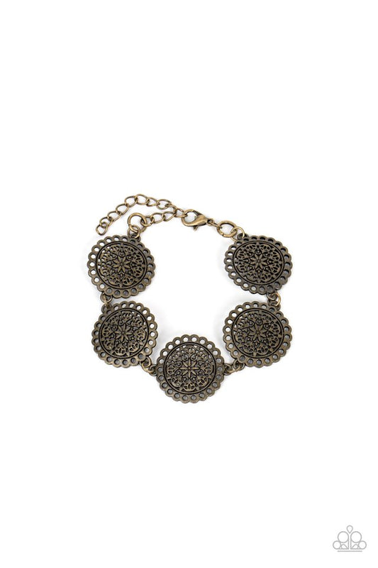 ​Garden Gate Glamour - Brass - Paparazzi Bracelet Image