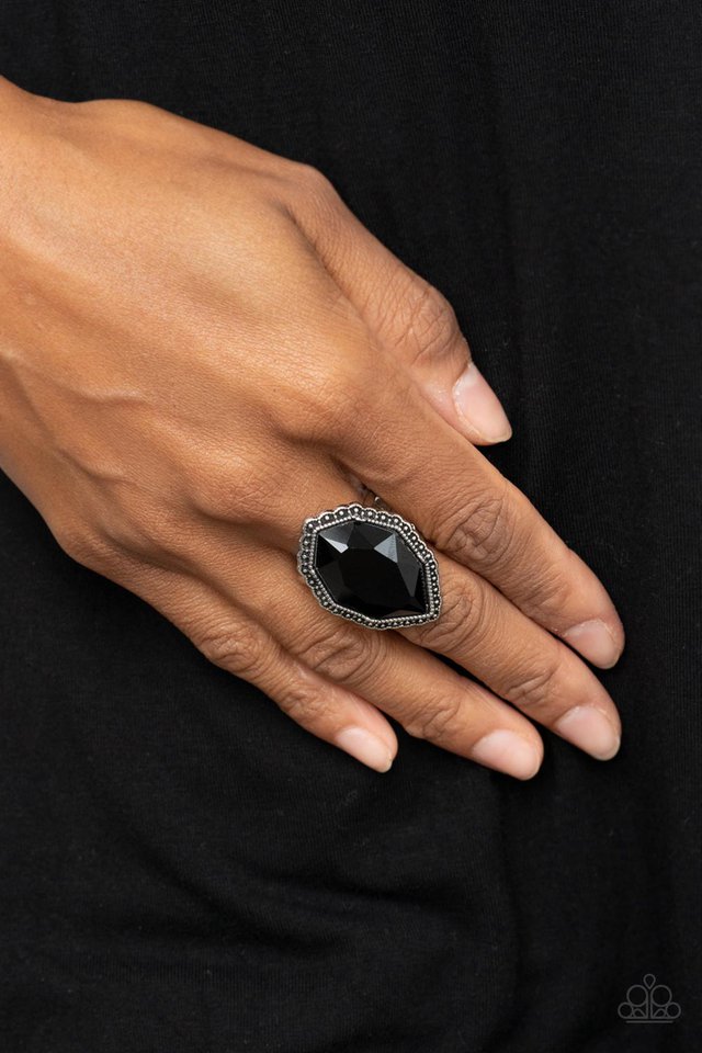 Avant-GRANDEUR - Black - Paparazzi Ring Image