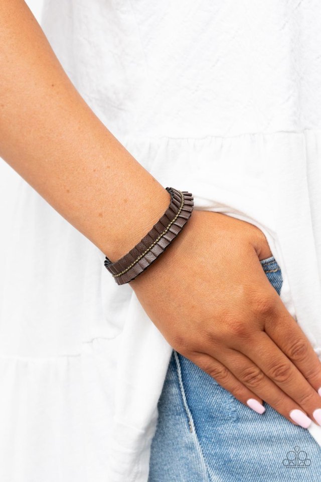 Hard to PLEATS - Brass - Paparazzi Bracelet Image