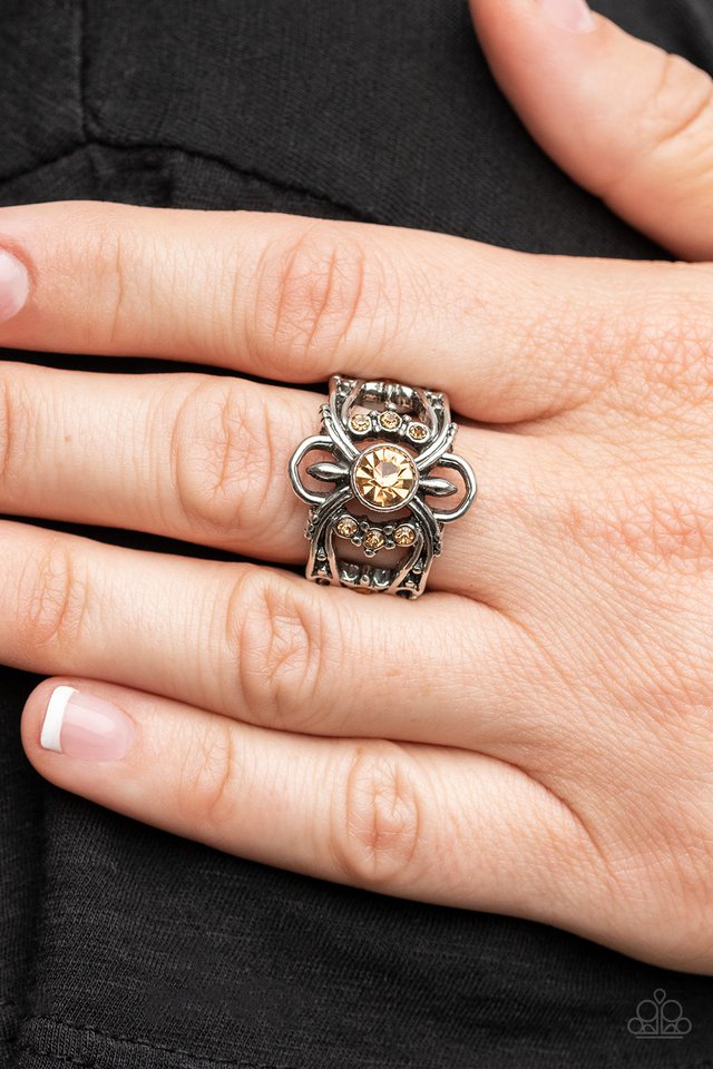 We Wear Crowns Here - Brown - Paparazzi Ring Image