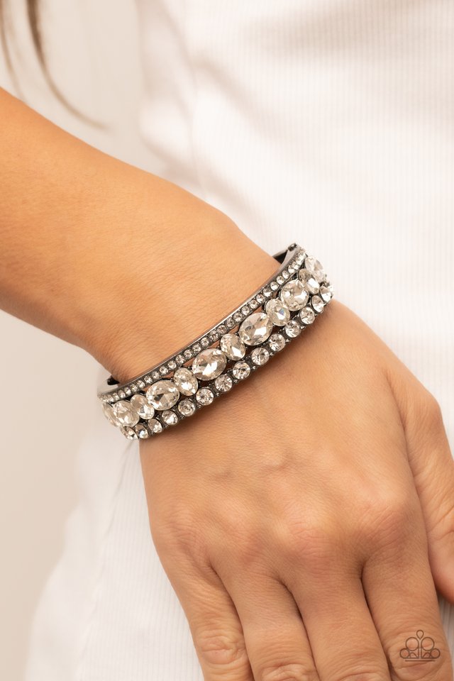 Mega Megawatt - Black - Paparazzi Bracelet Image