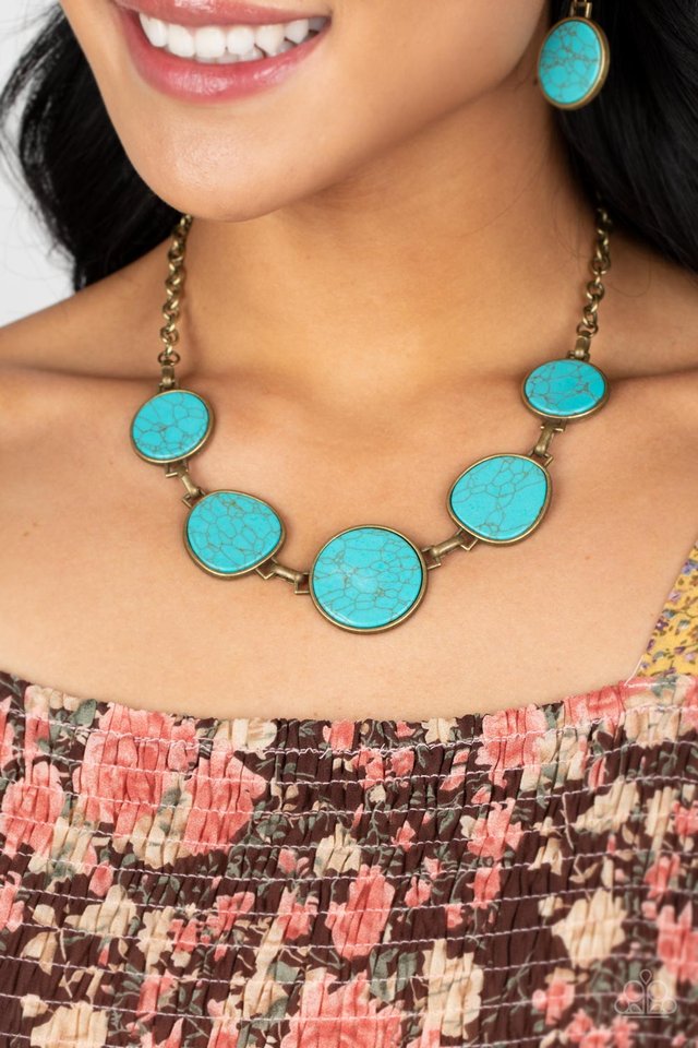 Santa Fe Flats - Brass - Paparazzi Necklace Image